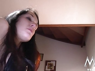 Dos putas y un pollon se montan un trio casero