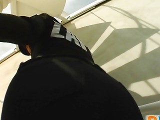 Sabrina vestida de policía dese tener una polla en su coño